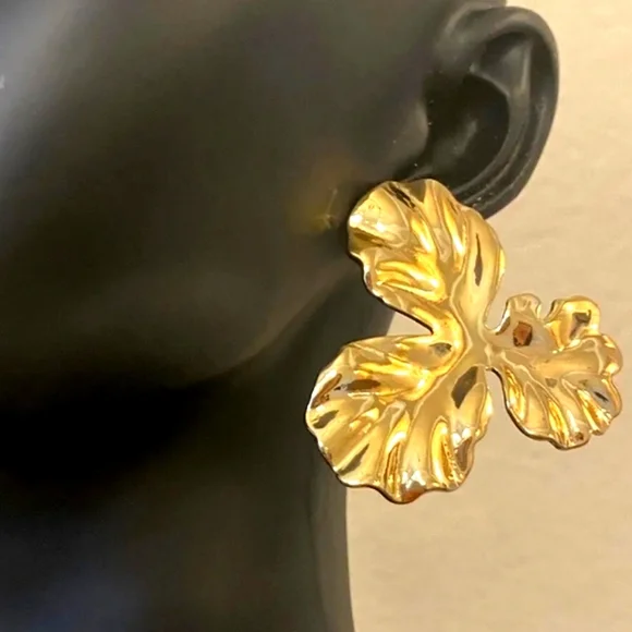 NWT gold plated clover leaf earrings Big Metal London Earrings, brand-new in box - Picture 4 of 12